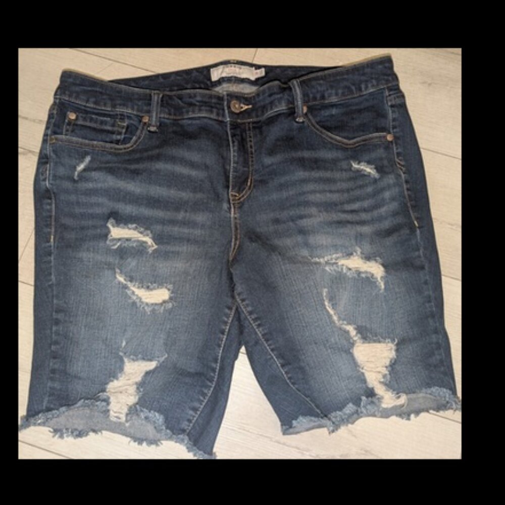 TORRID Distressed Denim Shorts "First At Fit" Womens Sz 20